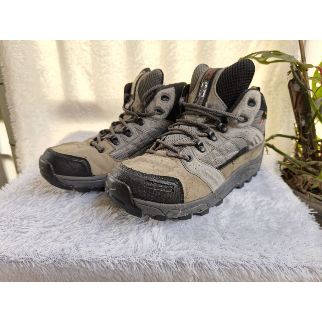 Sepatu Outdoor Garmont Size 40