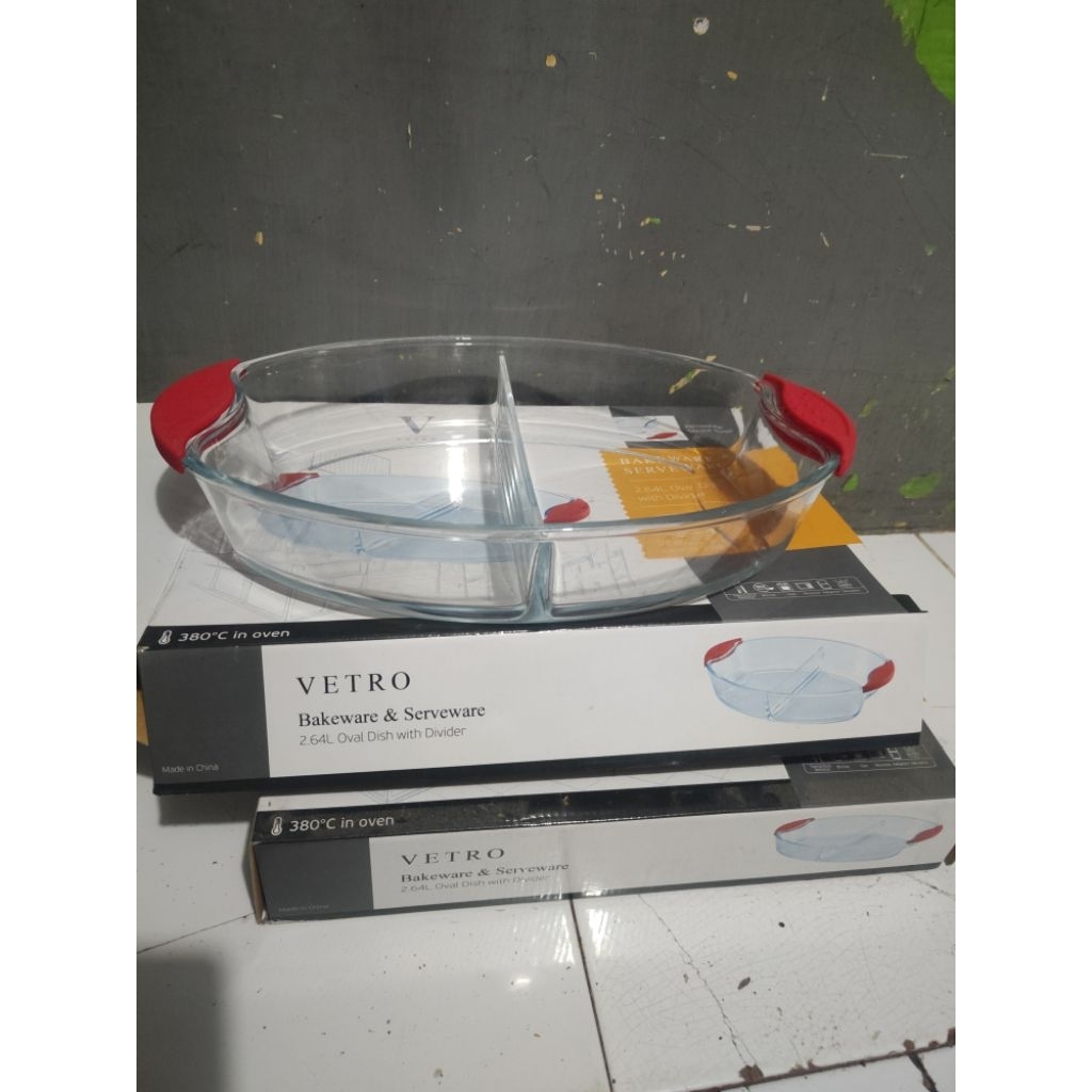 VETRO Bakeware & Serveware 2.64L oval dish with divider