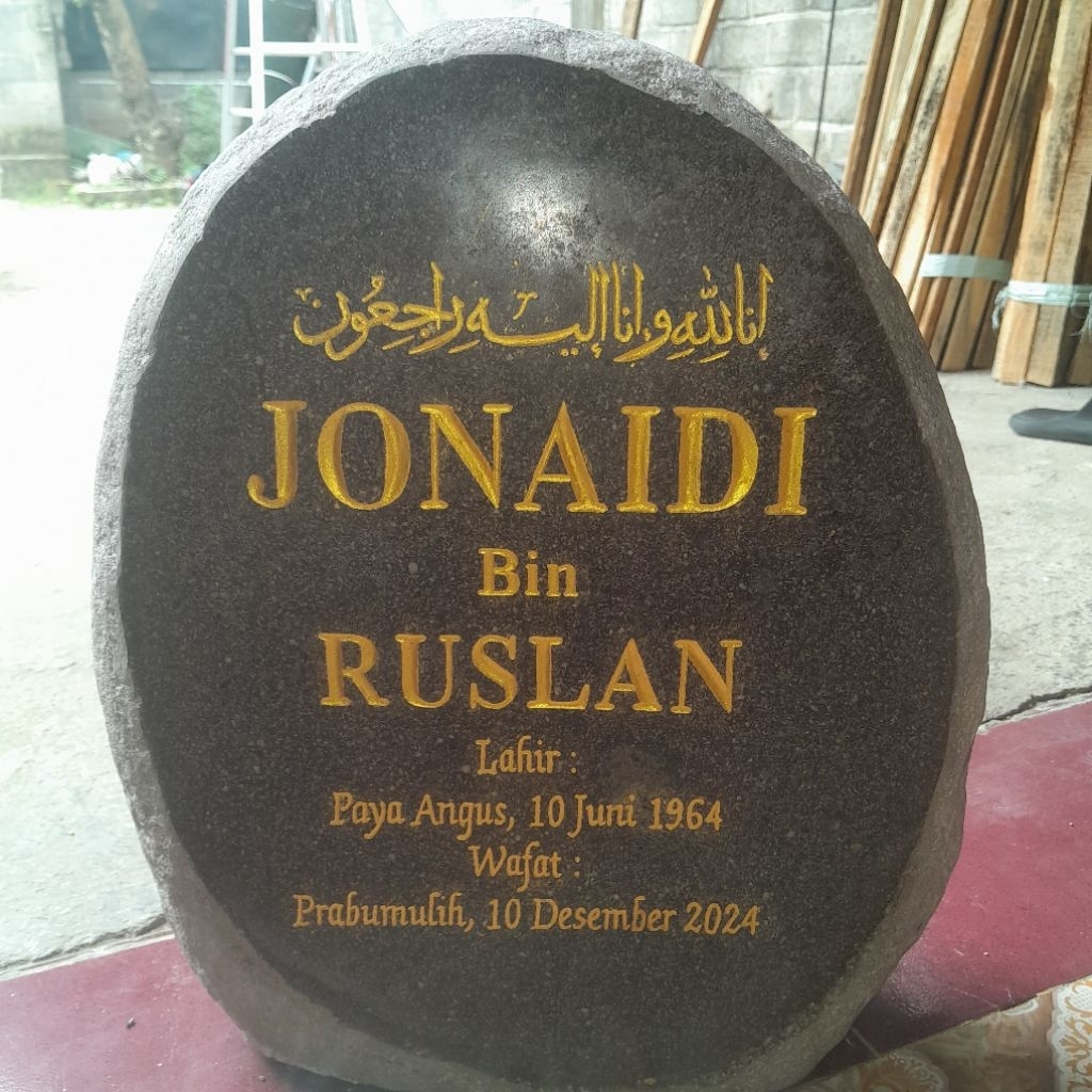 batu nisan batu alam / batu kali