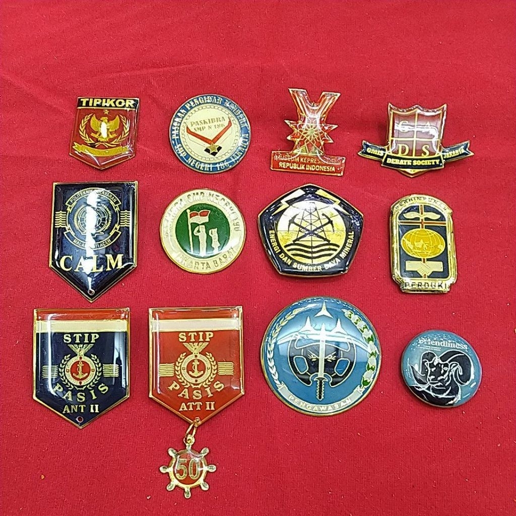 Pin kostum Original Etching Lapis Coating Kuningan Stainless