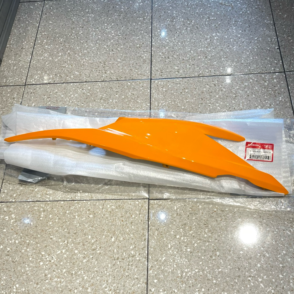 COVER BODY SAMPING BELAKANG VARIO 125 FI OLD LAMA KZR ORANGE OREN ORIGINAL AHM REJECT 83500 KZR 600N