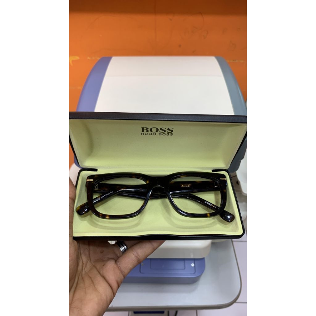 kacamata Hugo boss size 53-20-150 second original barang masih mulus 95%