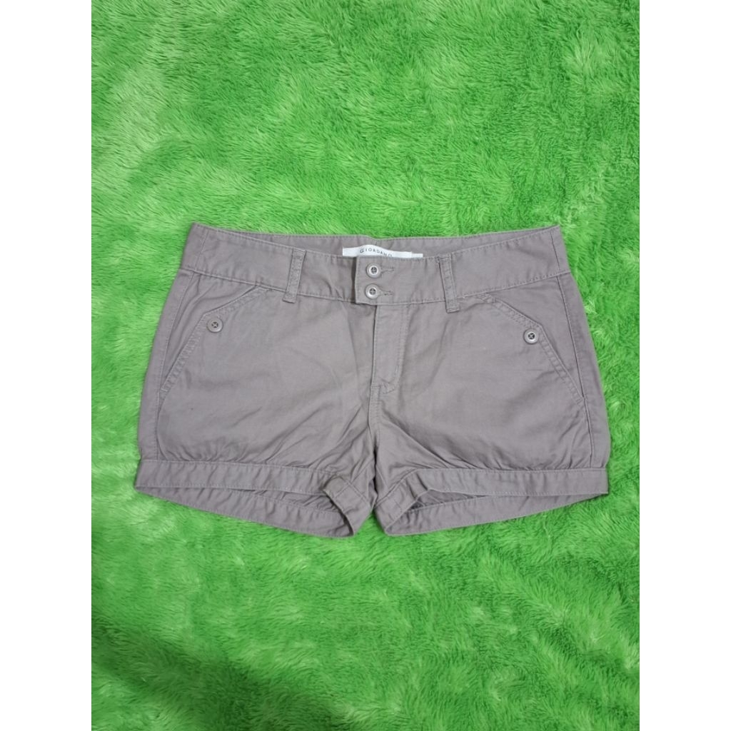 Hotpants Celana pendek wanita giordano original size 27 warna abu bahan katun