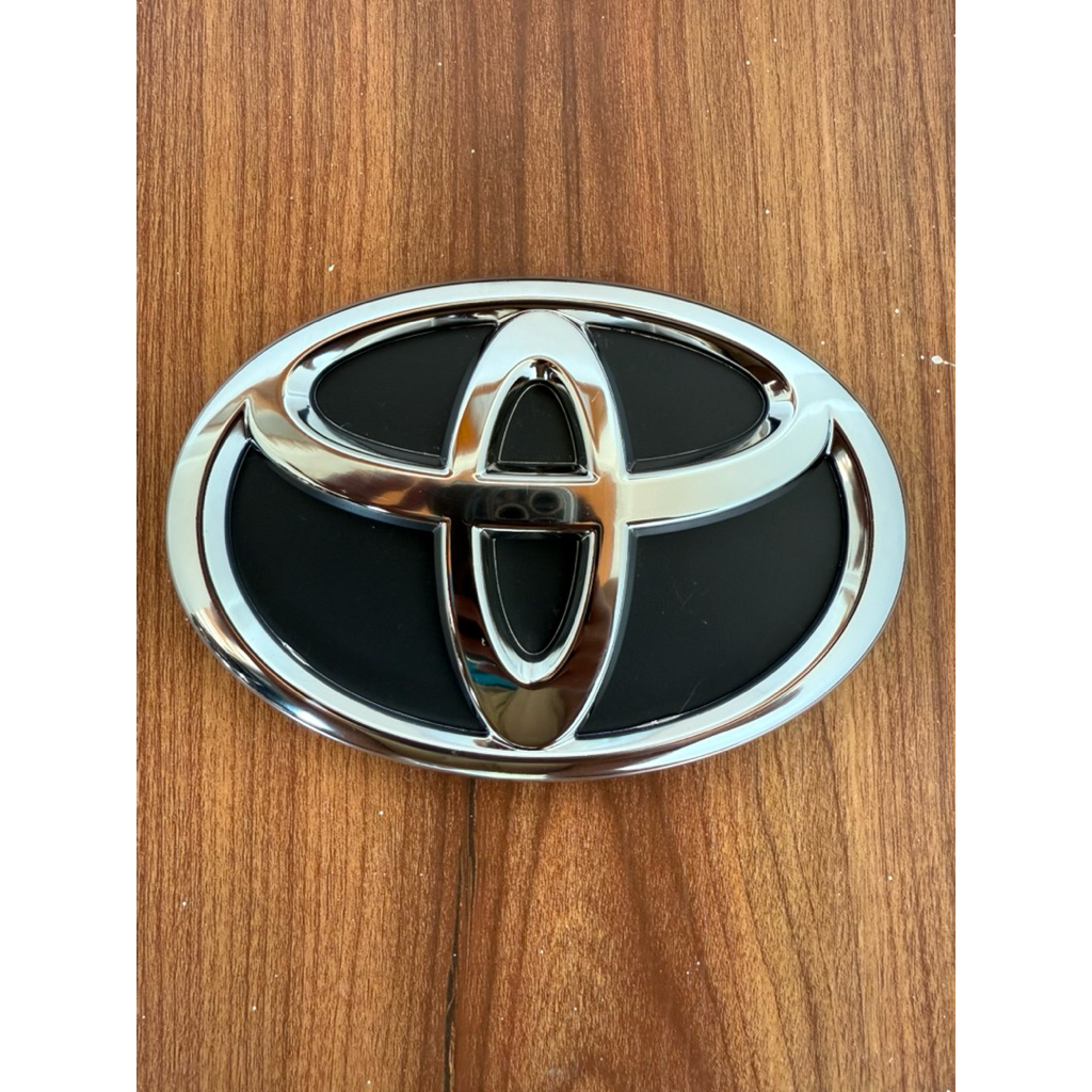 Emblem Logo grill Bumper Depan Toyota Rush 2018 2019 2020 2021 2022 2023 2024 2025 2026 Original