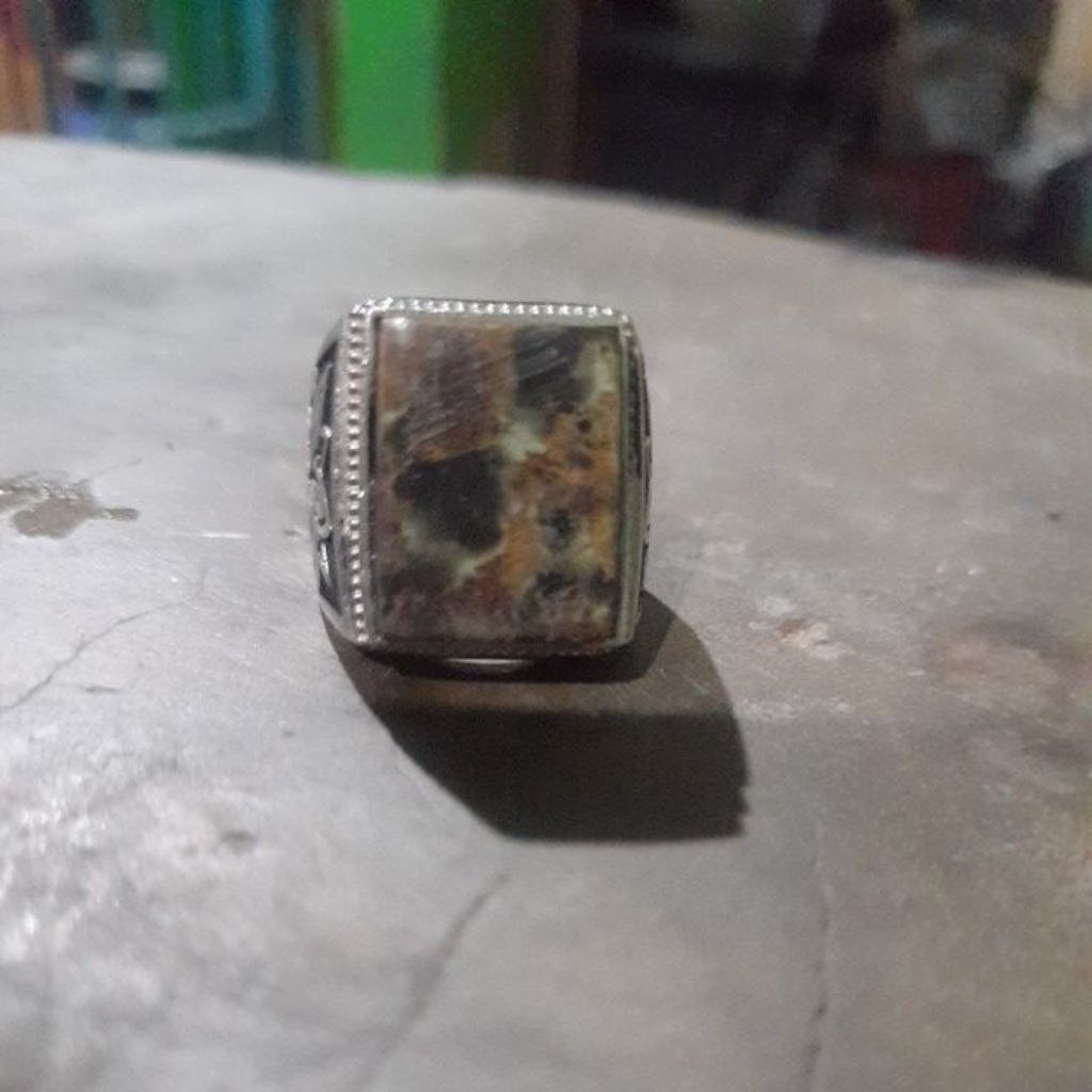 Batu natural pirus persia hitam serat emas