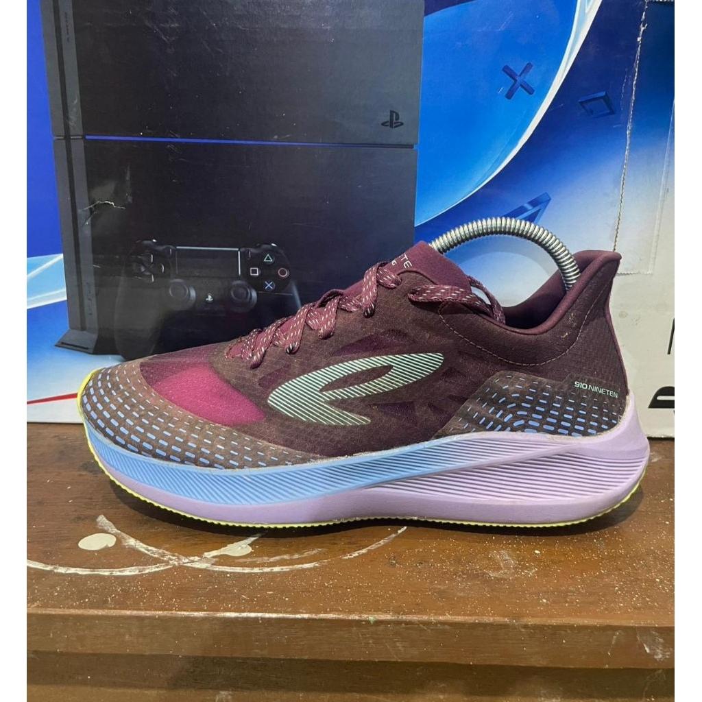 Sepatu Running 910 Second Size 42