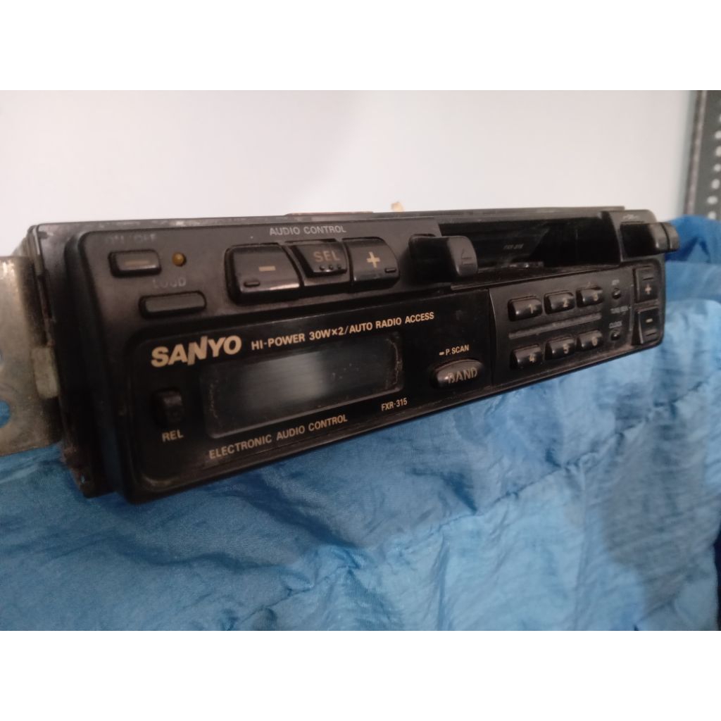 SANYO tape mobil jadul