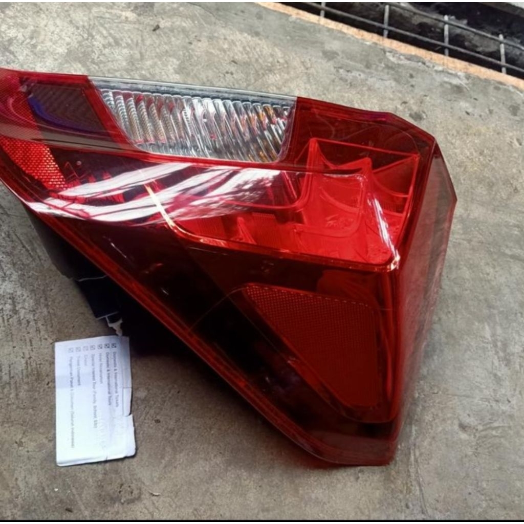 stoplam lampu belakang Honda jazz GK5 -kiri