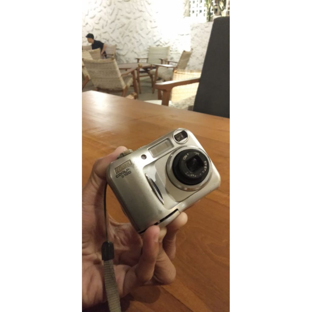 kamera pocket Digital Nikon Coolpix3100 low pixel nyala minus