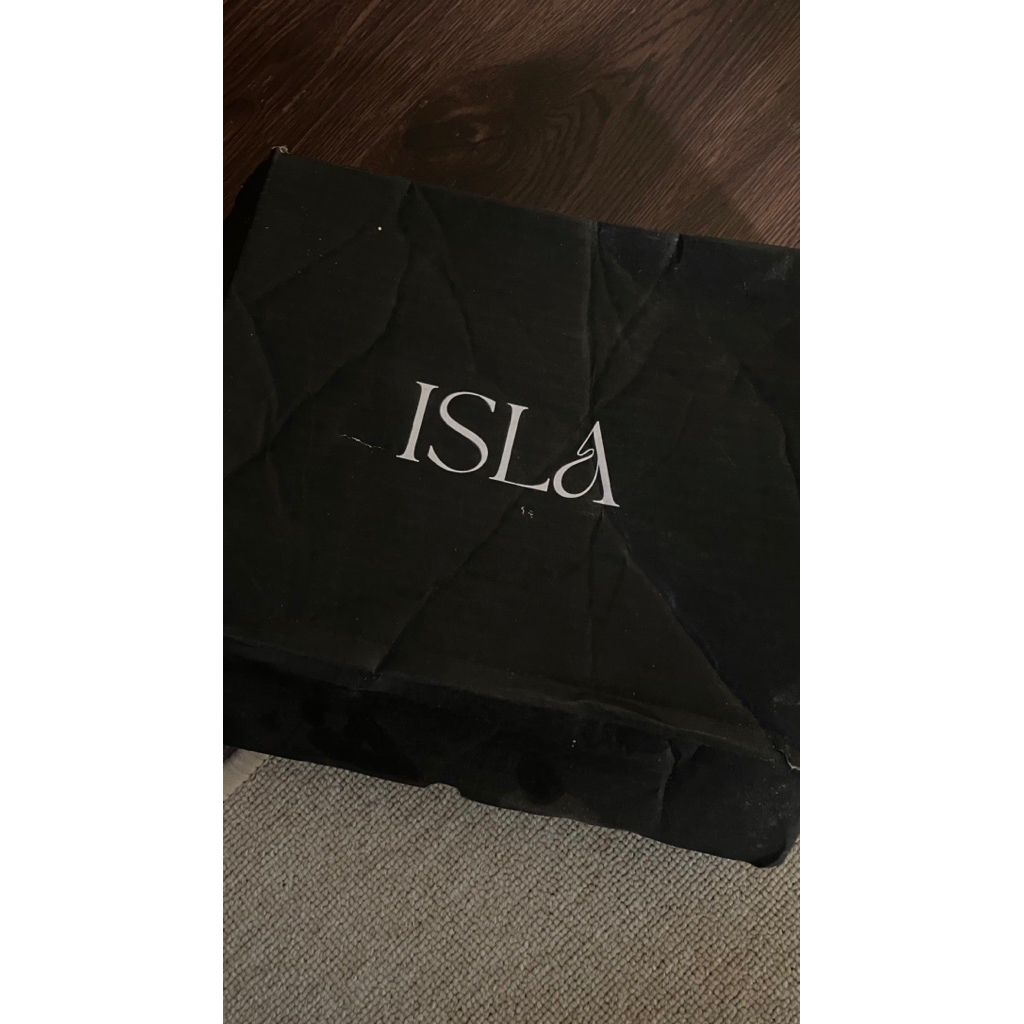 preloved by.tan isla x daja