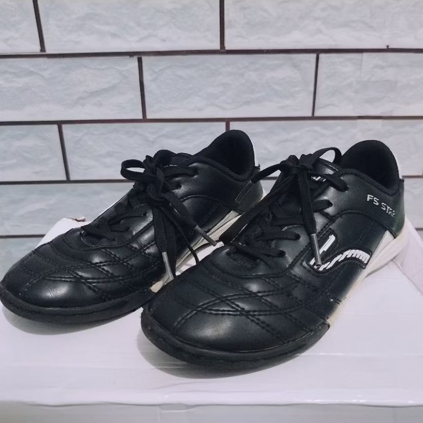 Homyped FS Star / preloved sepatu futsal anak size 34