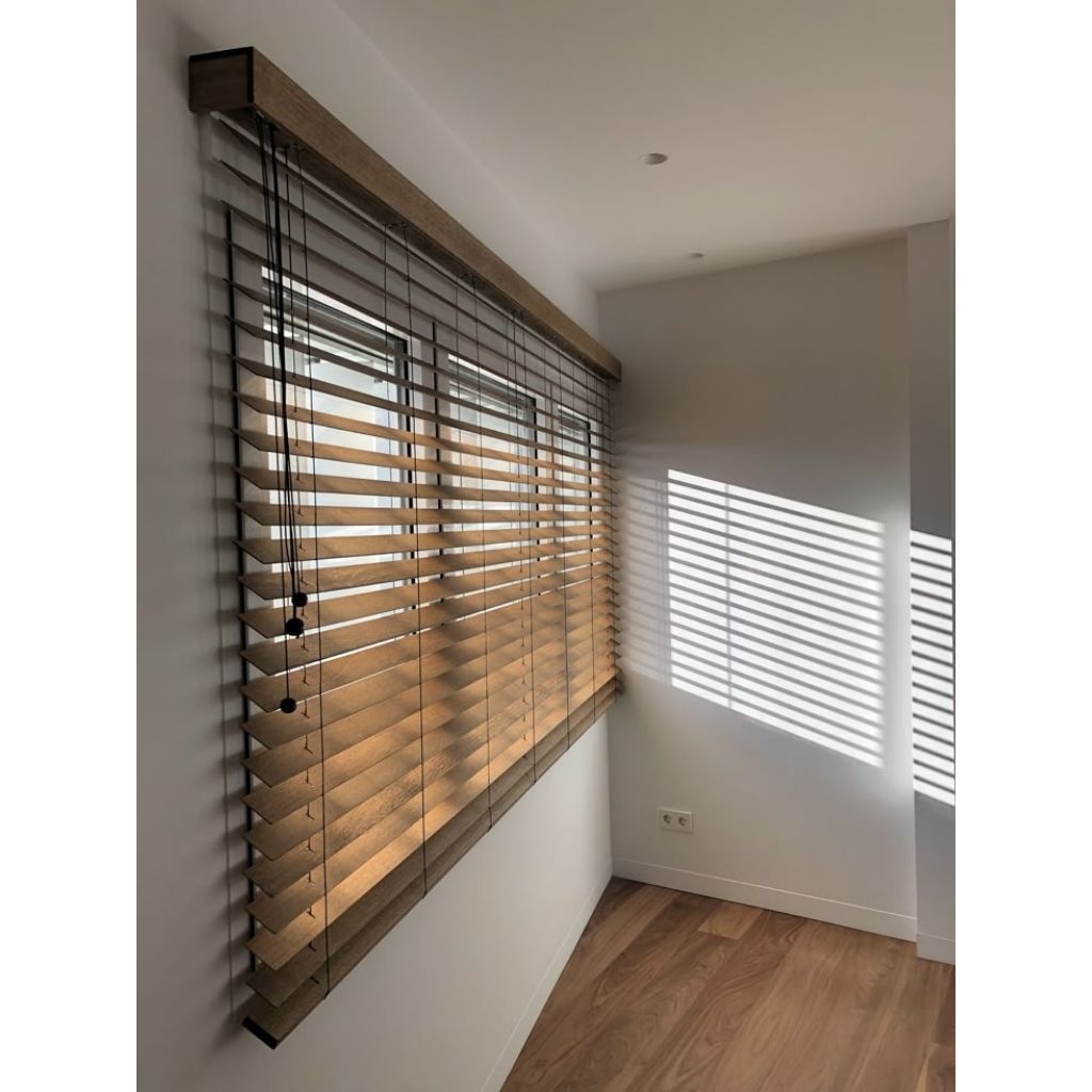 venetian blind jendela