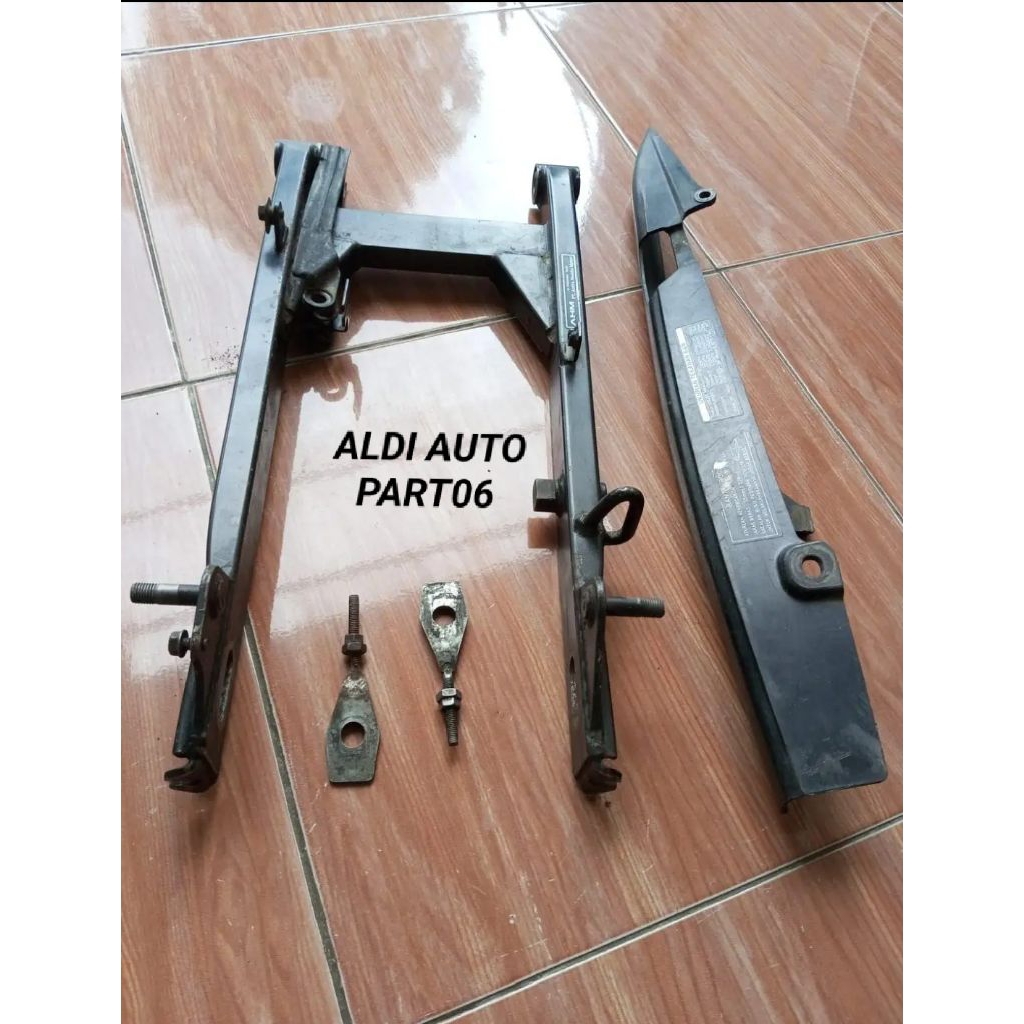 ARM+TUTUP RANTAI SUPRA X 125 DOBLE DIS, Original Asli Copotan Motor Second.