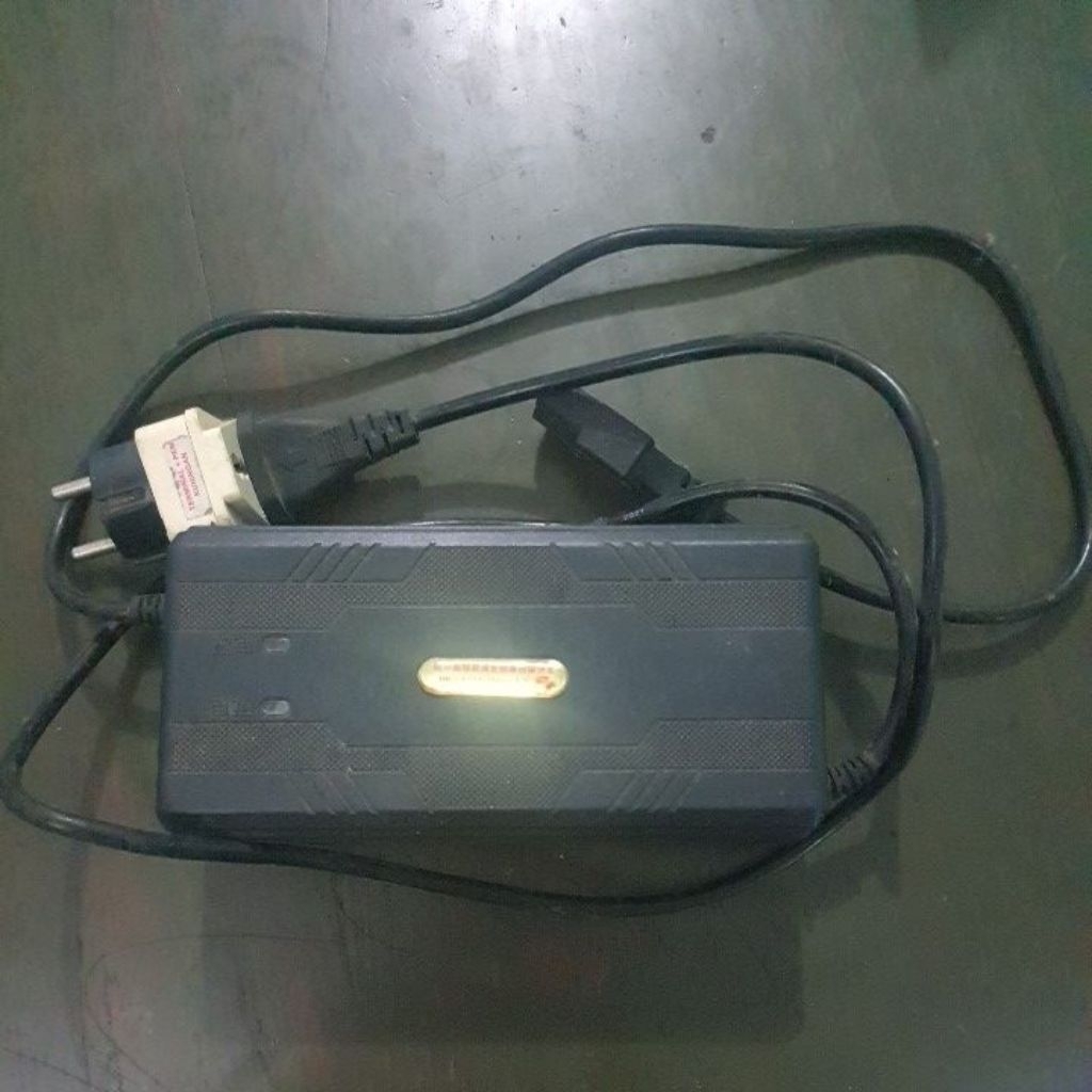 Charger Sepeda Listrik motor listrik 48V 12Ah second normal exotic uwinfly goda ofero