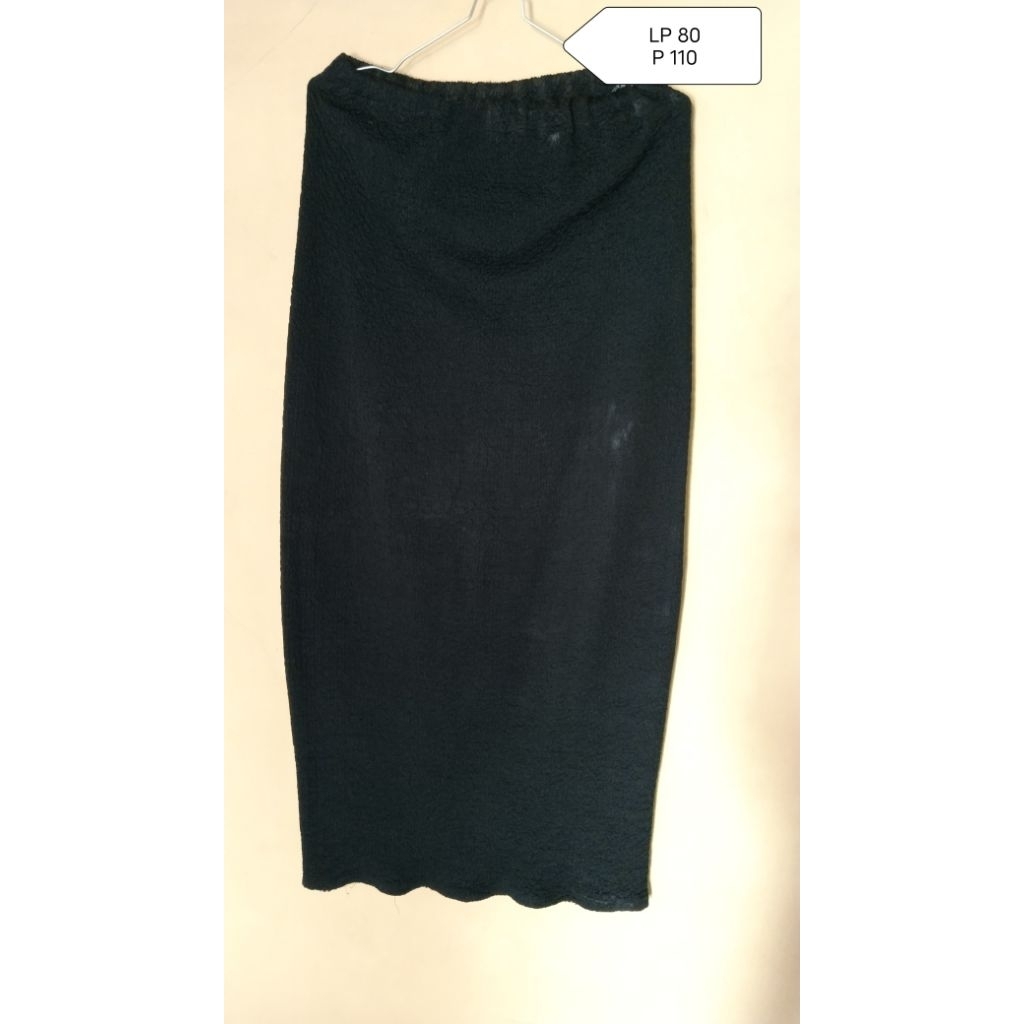 {PRELOVED} ROK HITAM TEKSTUR BABAT