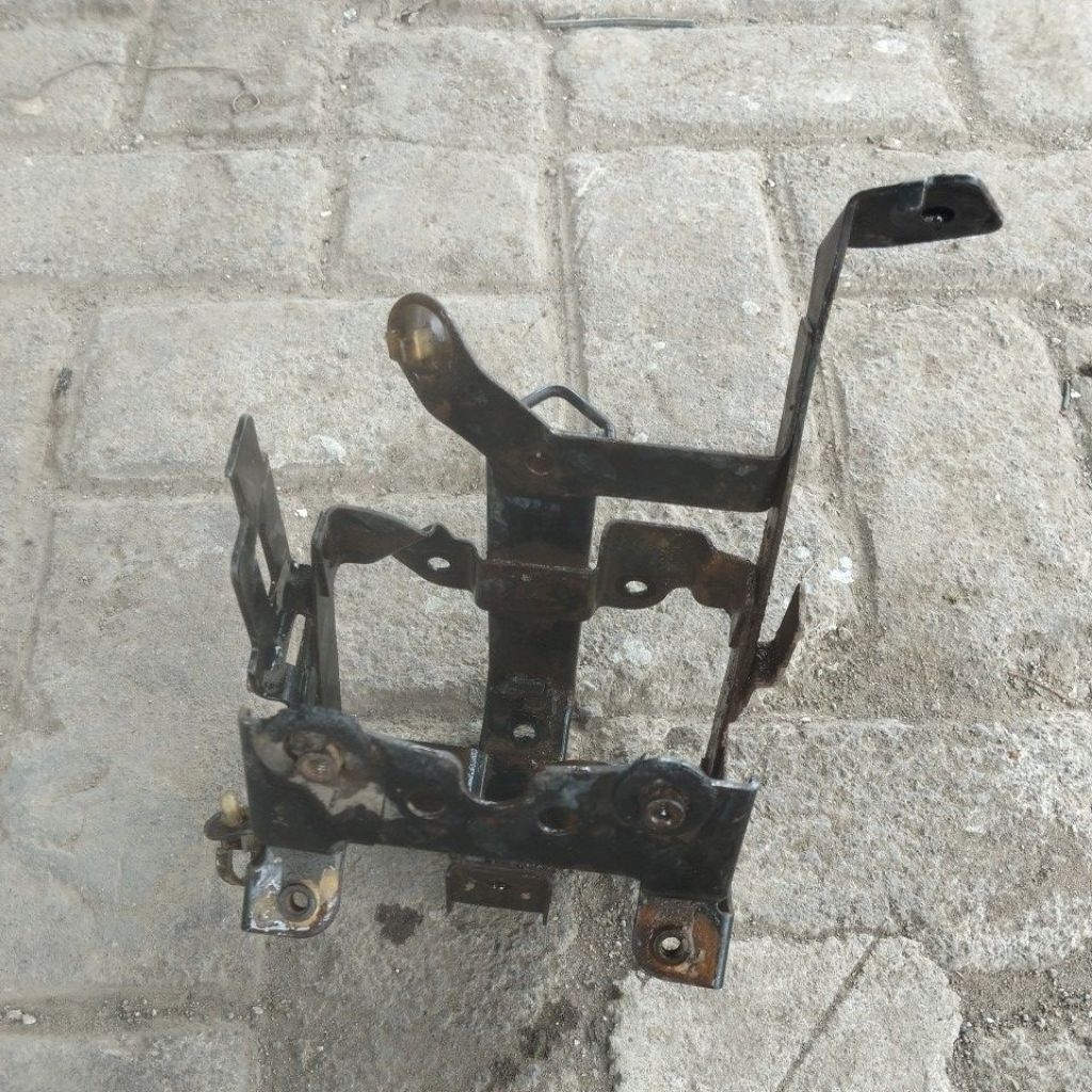 wadah aki/tempat aki Vario 110 karburator bekas original