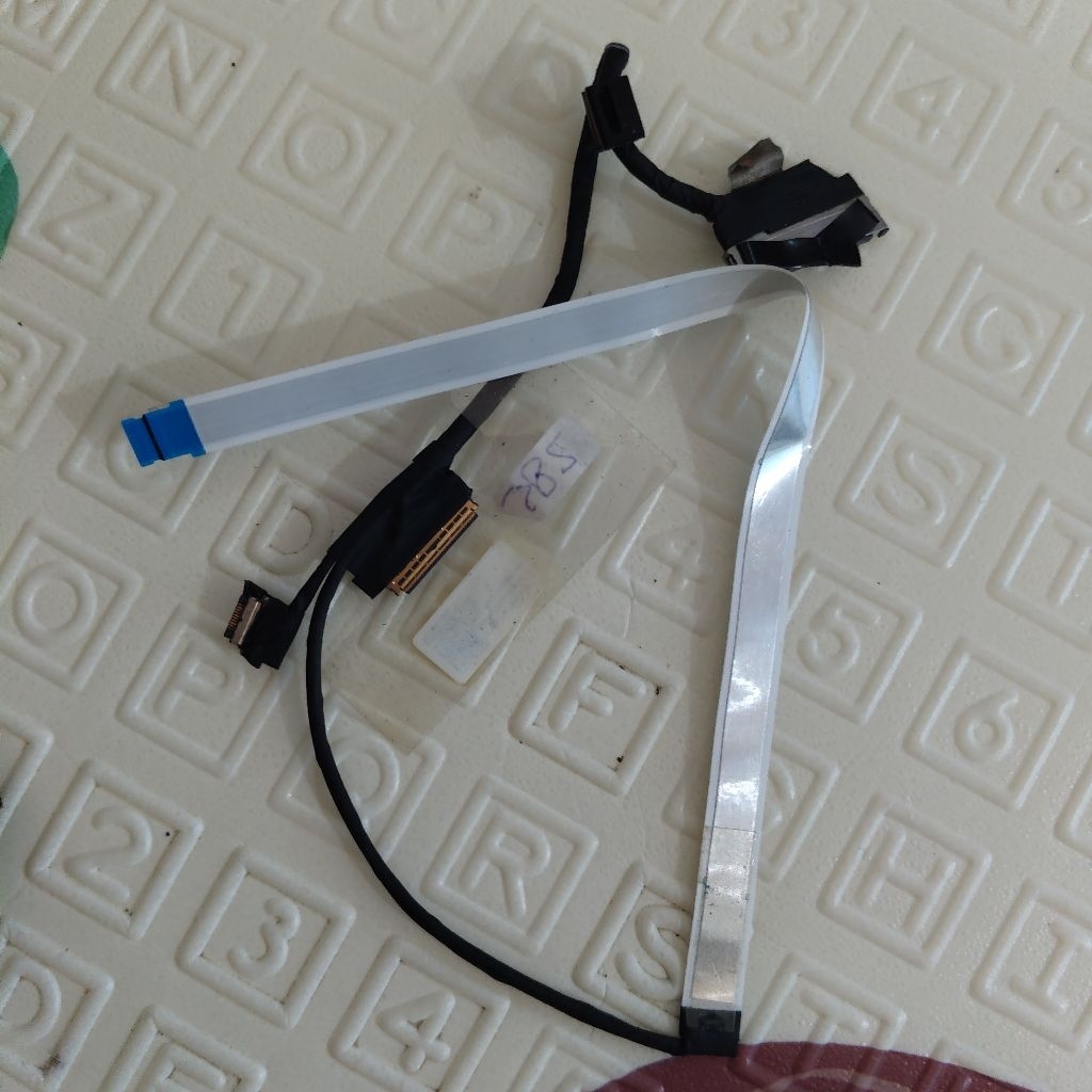 fleksibel flexsibel lcd laptop lenovo C340-14