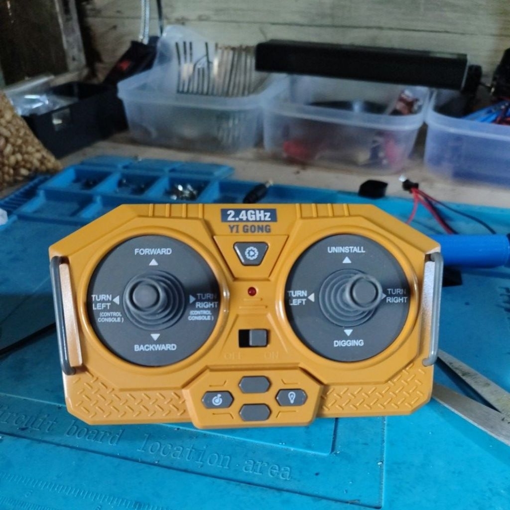 Remot RC Excavator Yigong 11 ch