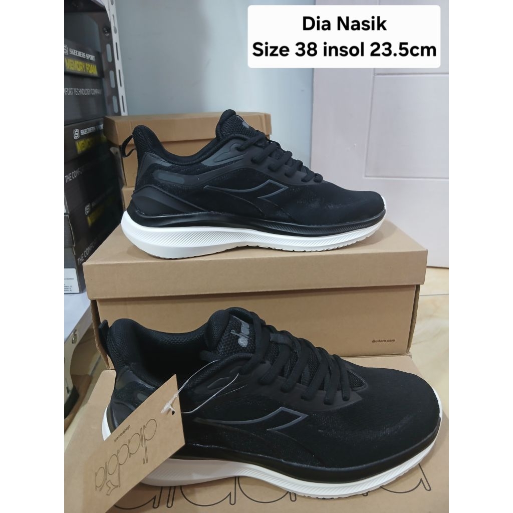 Sepatu Diadora Hitam Putih - Nasik Size 38