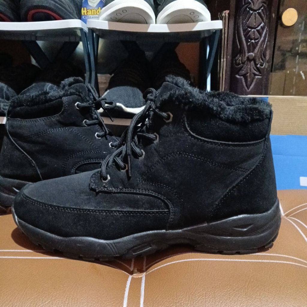 boot hiking lembut 42