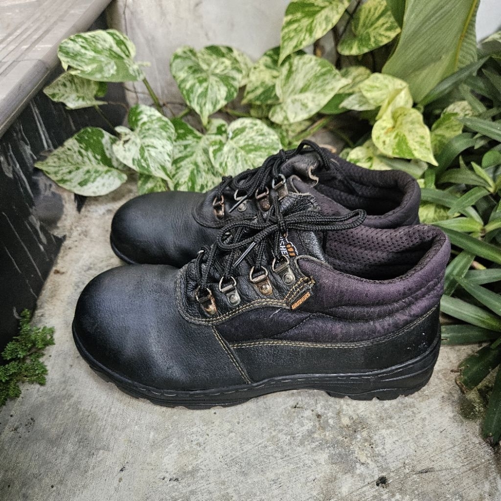 sepatu safety second krusher size 42(27cm)