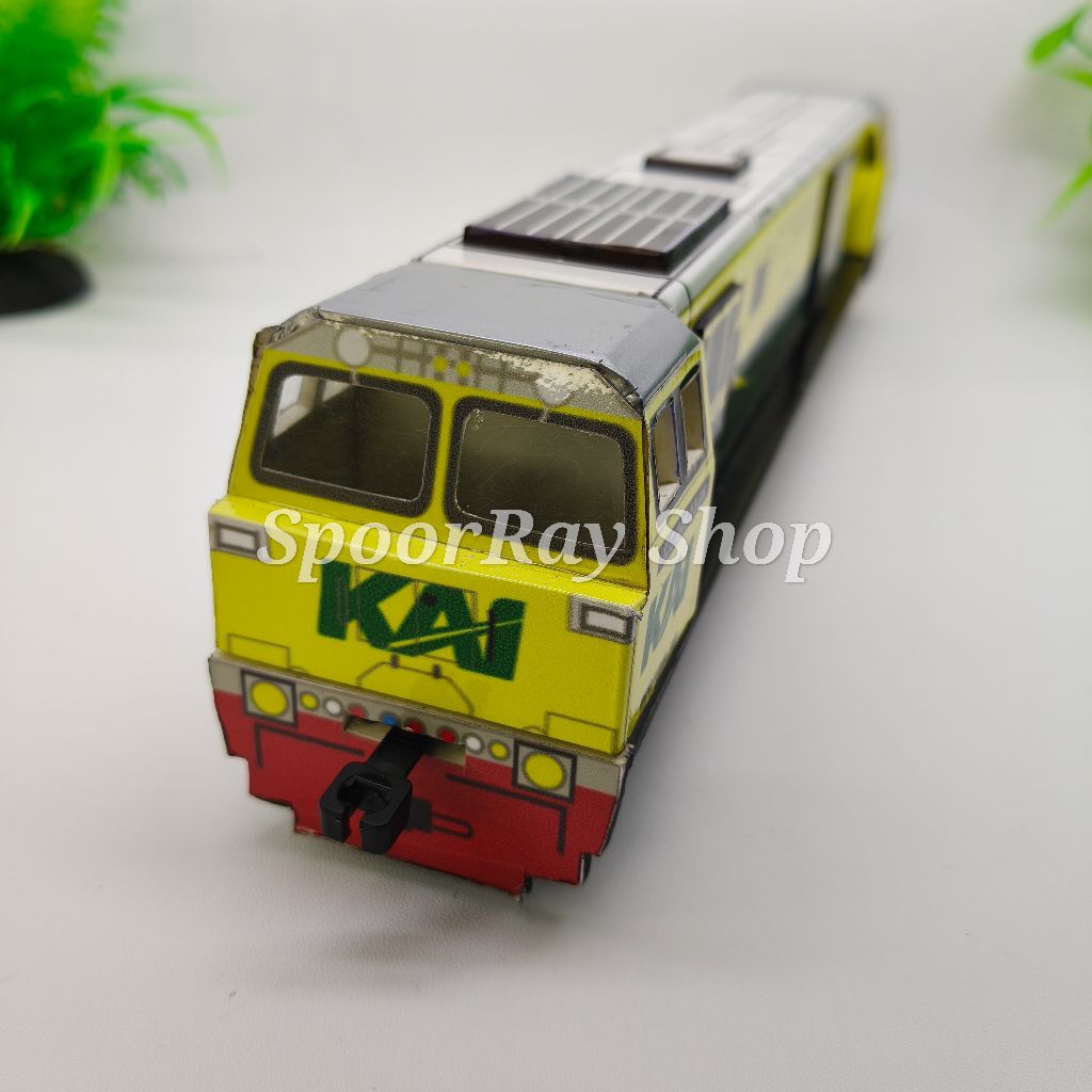 MINIATUR LOKOMOTIF CC 206 KUNING HIJAU
