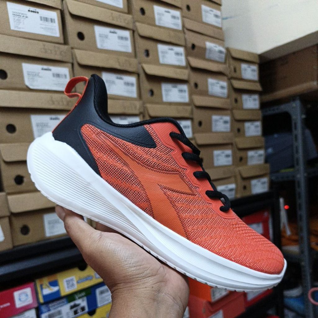 Sepatu Olahraga Running DIADORA Nishan Orange White Original Sport Station