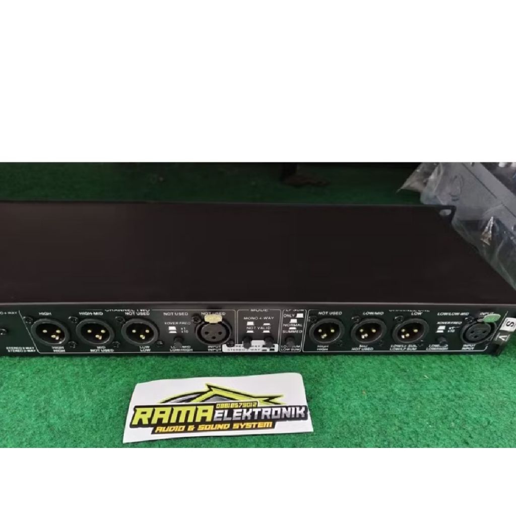 Crossover DBX 234XL - Desain Profesional, Output Subwoofer, Kontrol Level