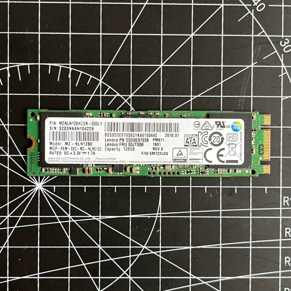 SSD M.2 SATA SAMSUNG 128GB RUSAK