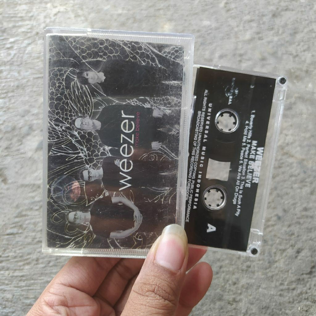 Kaset Pita Weezer - Make Believe