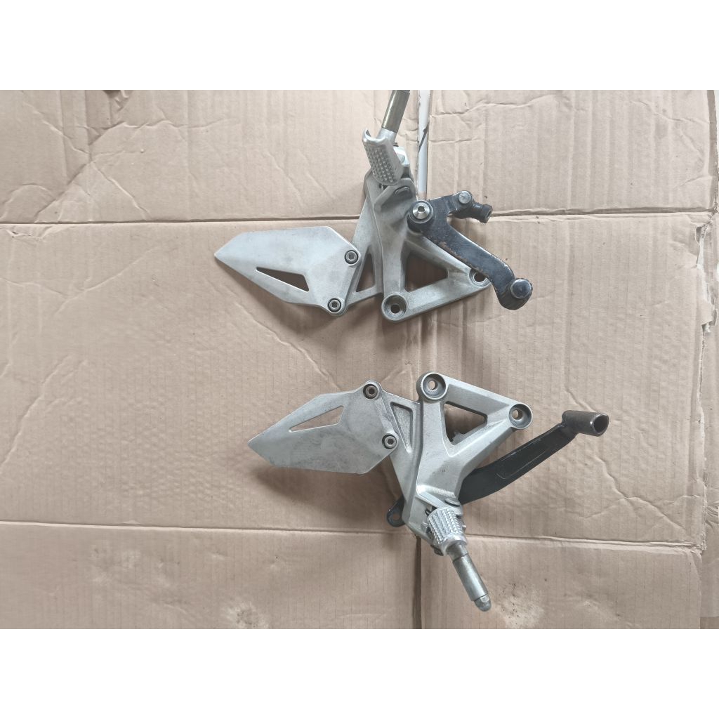 Footstep / bostep / pijakan kaki depan cbr250rr cbr 250rr original kanan kiri