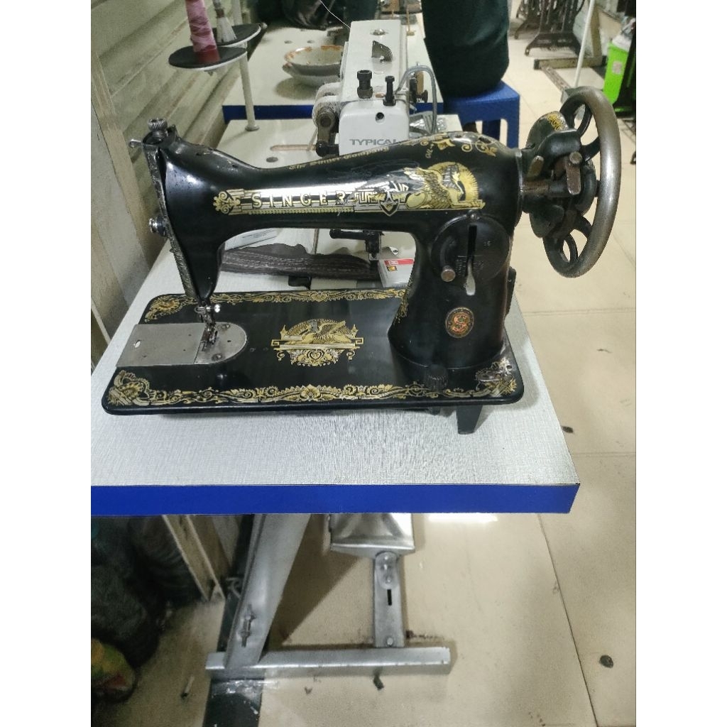 Mesin jahit SINGER OIL second kondisi normal siap pakai suara halus barang sesuai foto