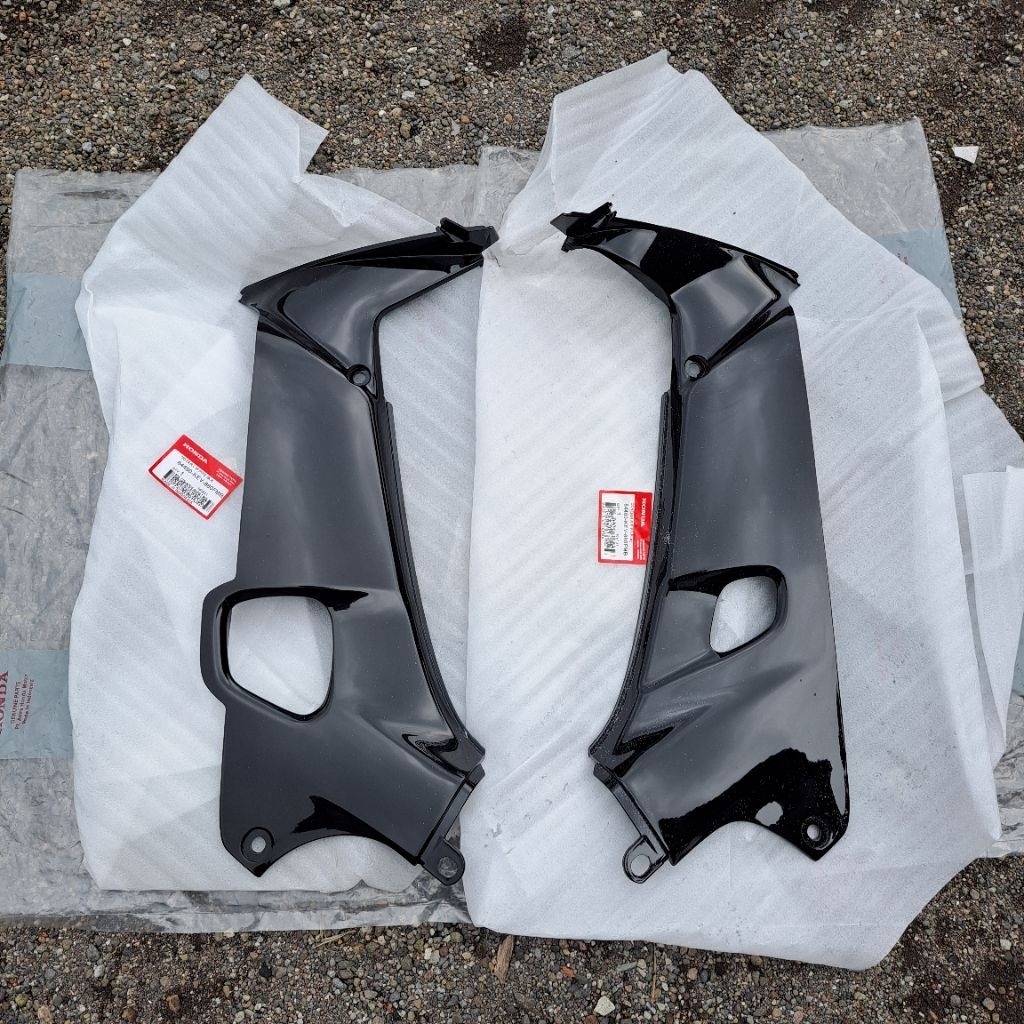 Sayap dalam legshield dalam kanan kiri honda supra x lama supra xx,fit,v hitam COVER,R/L M PIPE(BLK)