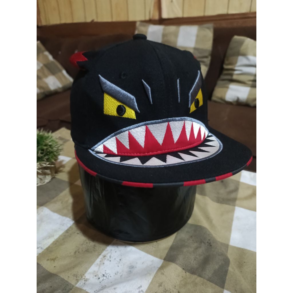 topi karakter elstinko Ebony