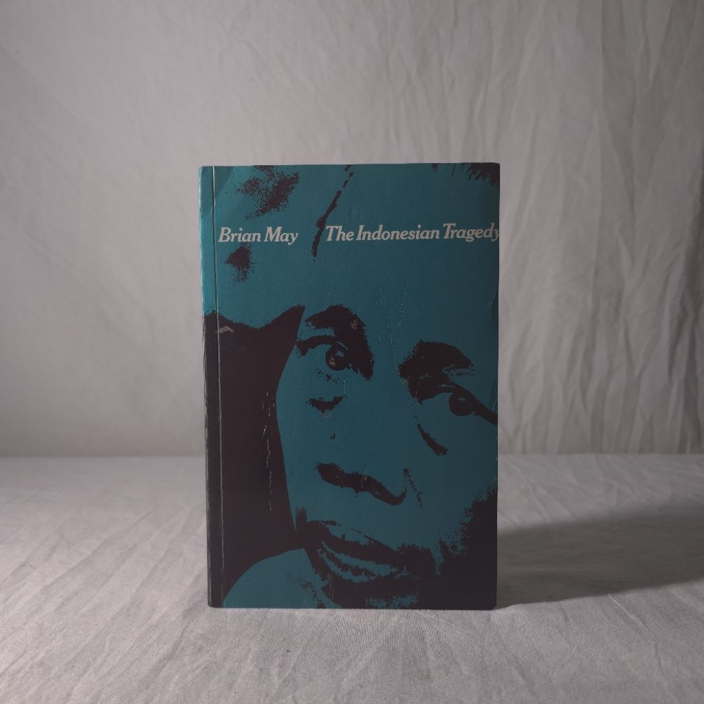 [Preloved] Koleksi Buku Politik Original The Indonesian Tragedy Cetakan Tahun 1978 oleh Brian May