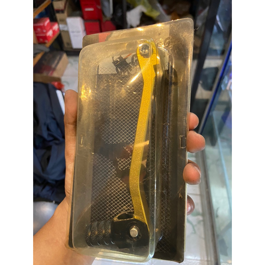 Tuas operan gigi perseneling crf