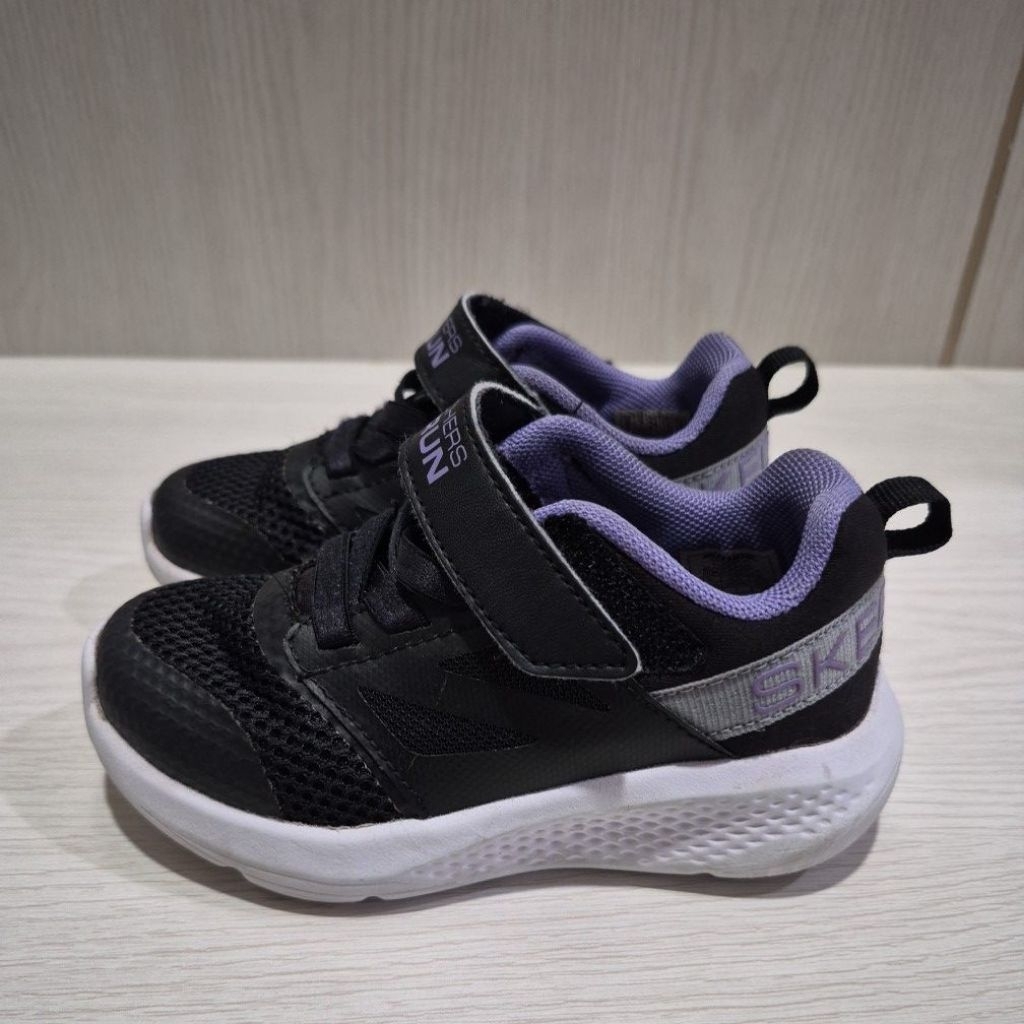 preloved sepatu skechers anak laki laki ukuran 24.