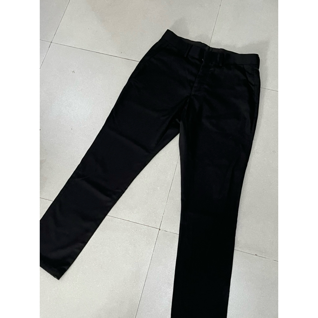 Celana kain the executive the producer slimhitam untuk kondangan pria