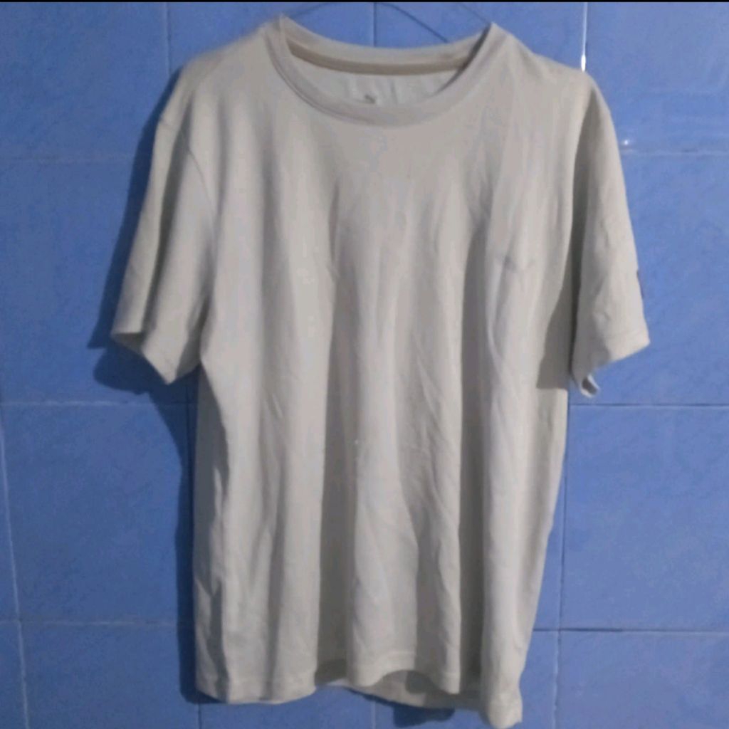 puma kaos olahraga putih ...