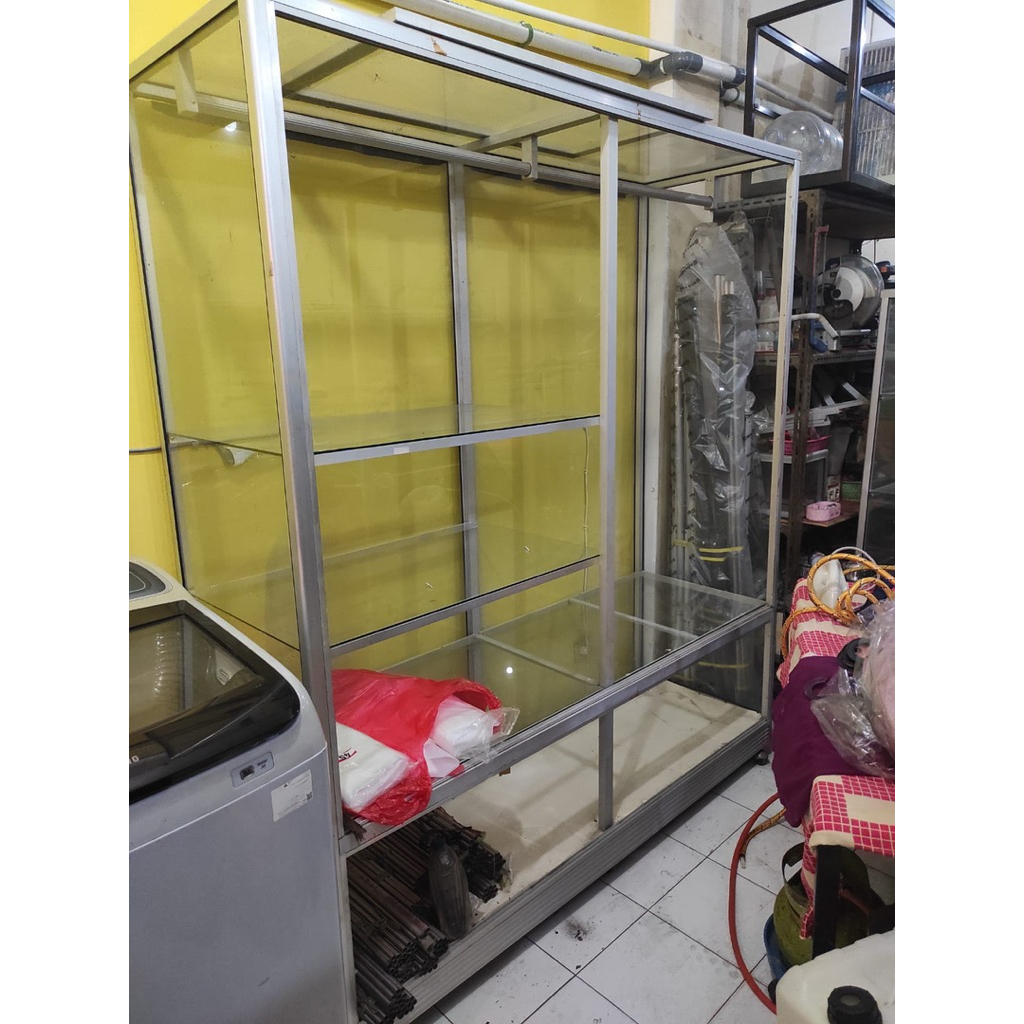 lemari baju kaca alumunium bekas pemakaian ukuran besar