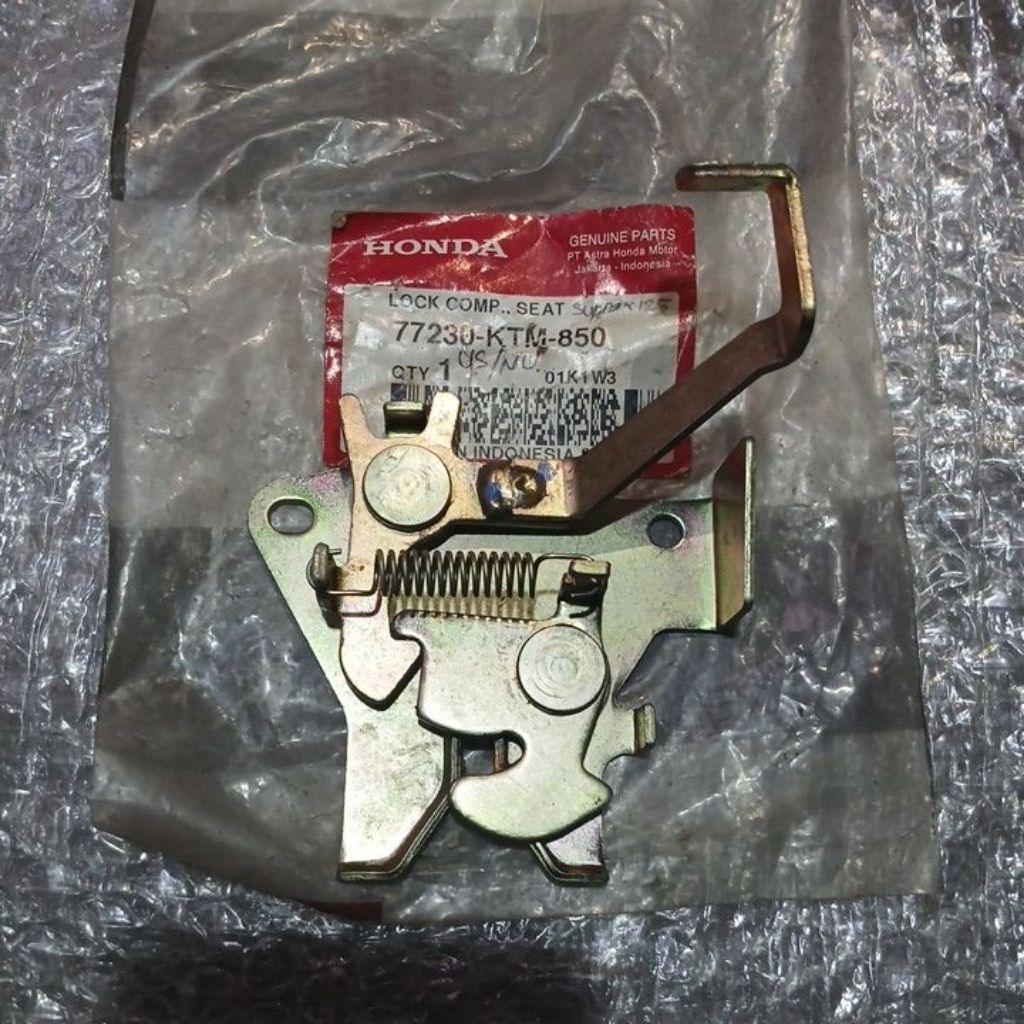 77230-KTM-850 seat cath conp kuncian jok engsel jok honda supra X125 original baru AHM