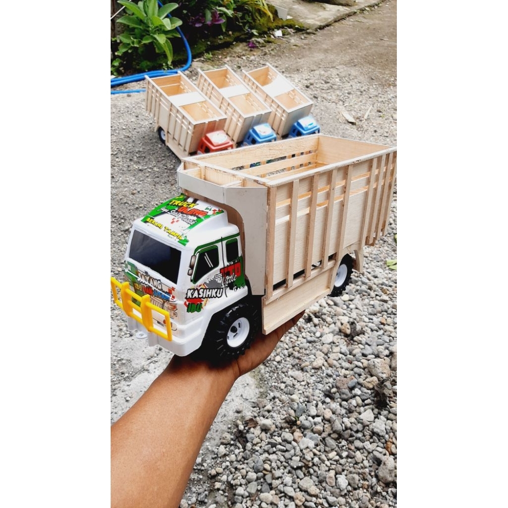 miniatur truk plastik modifikasi bak kayu triplek
