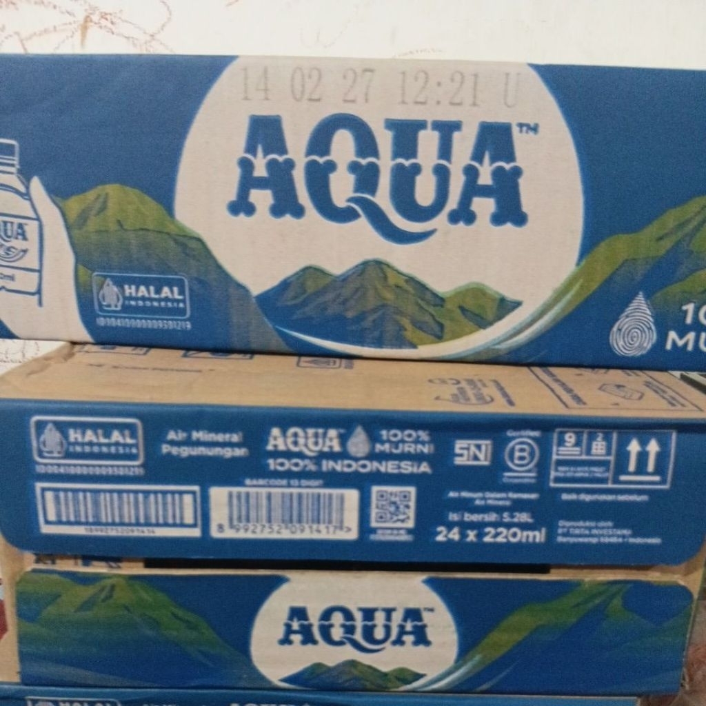 aqua botol cube  220ml 1 dus isi 24 botol