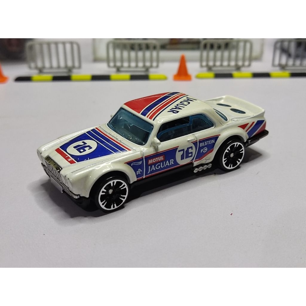 Hotwheels Loose Jaguar Coupe (Unrivet)