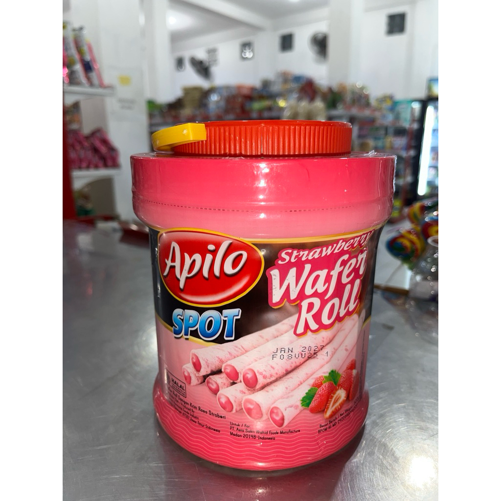 apilo strawberry wafer roll 500g