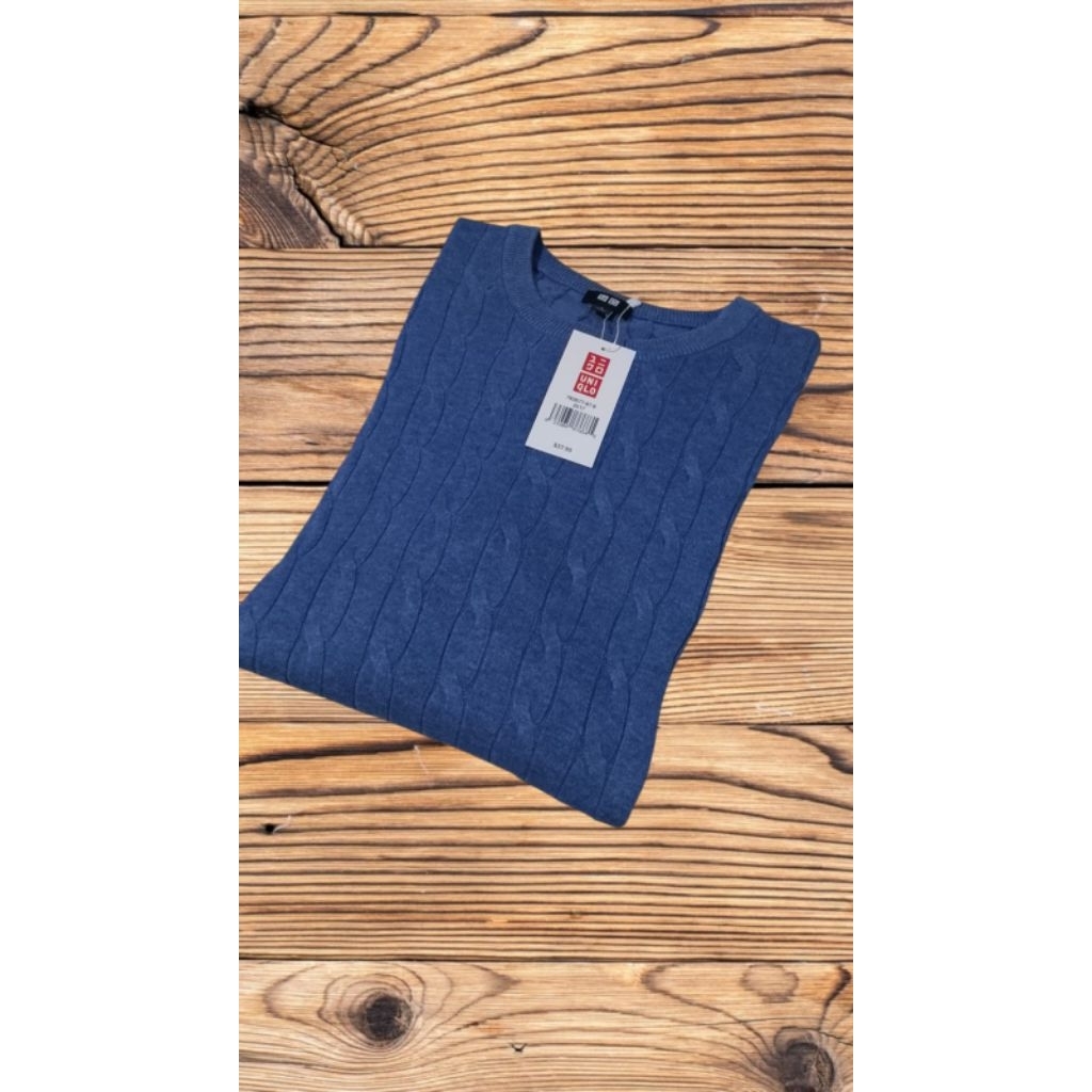 Sweater rajut kepang UNIQLO