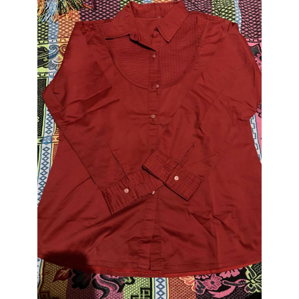 Preloved Kemeja Wanita Katun Poplin Nyaman dengan Lengan Kancing