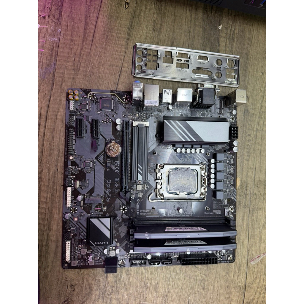 Paket Bunling Mainboard B760M Gigabite/ Msi  DDR5 + i5 12400f bekas