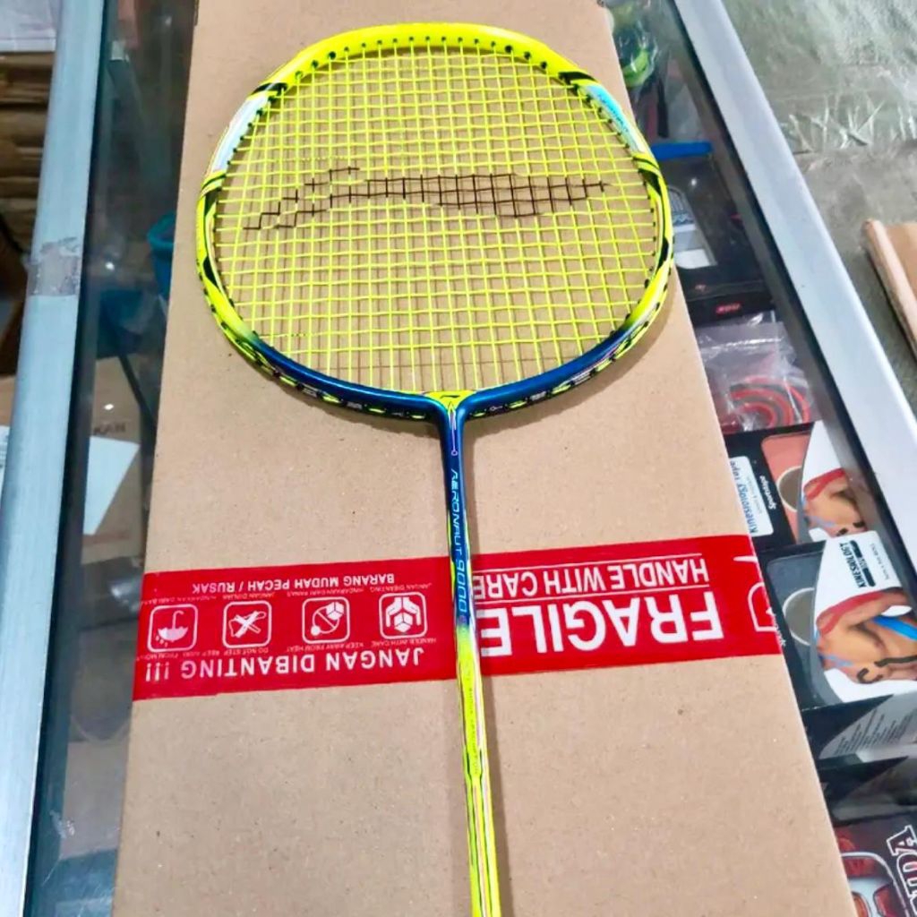 Raket Badminton Lining Aeronaut 9000 Max Tension 32 LBS