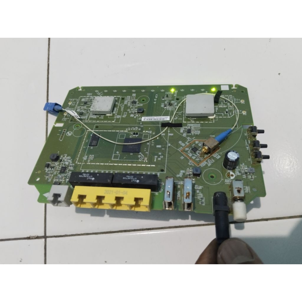 MESIN MODEM RAUTER WAFI FIBERHOME  EPON ONT GPON MODEL : HG6145F KONDISI NORMAL